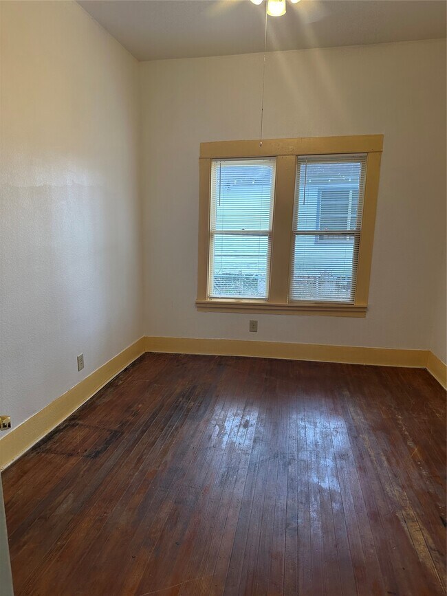 Building Photo - 4621 Davenport St