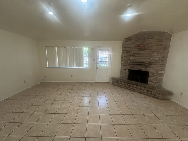 Building Photo - 9515 Brook Green