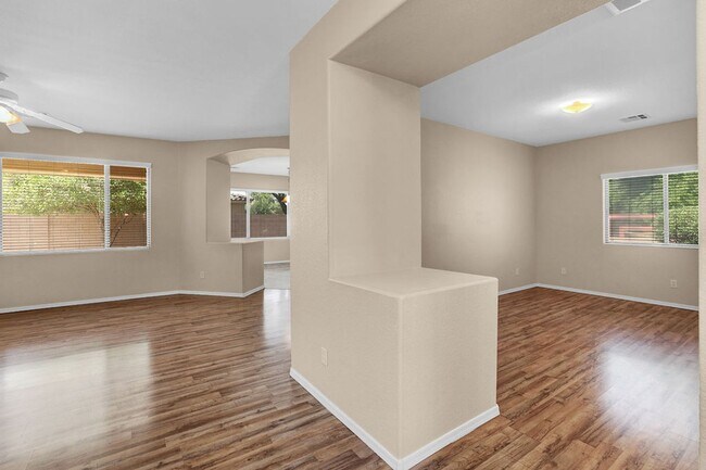 Building Photo - 18631 E Swan Dr