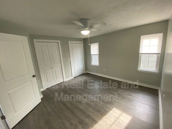 Building Photo - 1011 Logan St SE