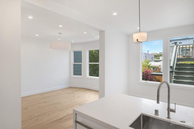 Building Photo - 80 28th St