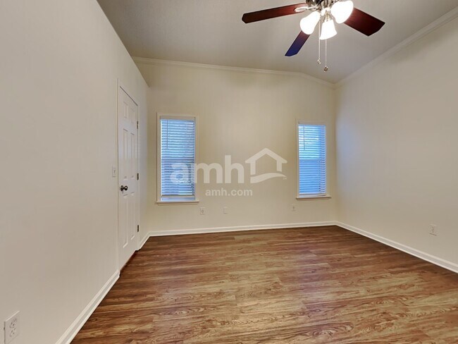 Building Photo - 279 Willow Green Dr