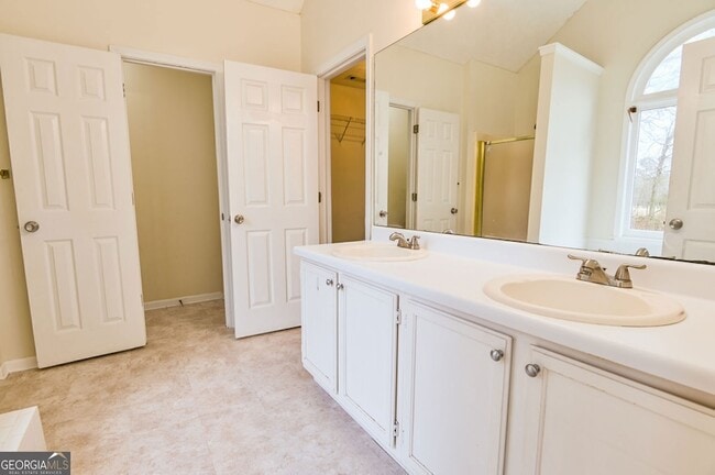 Building Photo - 105 N Oakland Cir