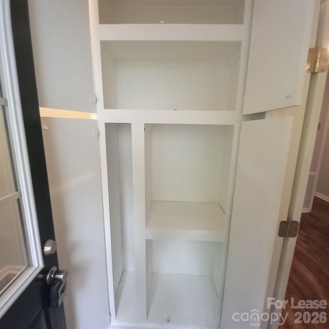 Building Photo - 10417 White Pine Rd