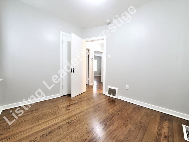 Building Photo - 2BD/1BA Recently Renovated Home In Gary