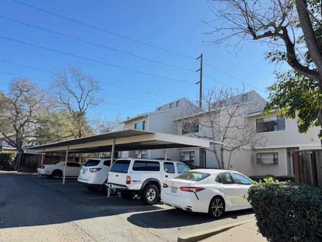 Building Photo - 2 BR 1.5 BA townhome in Walnut Creek-move-in ready!