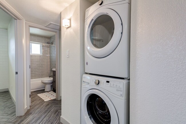 Building Photo - 3031 N 69th Pl