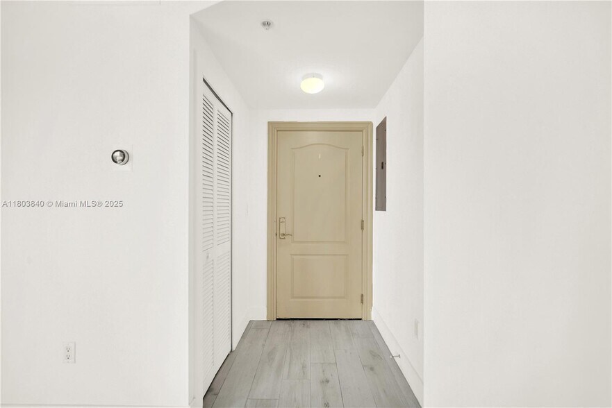 Primary Photo - 2701 SW 3rd Ave