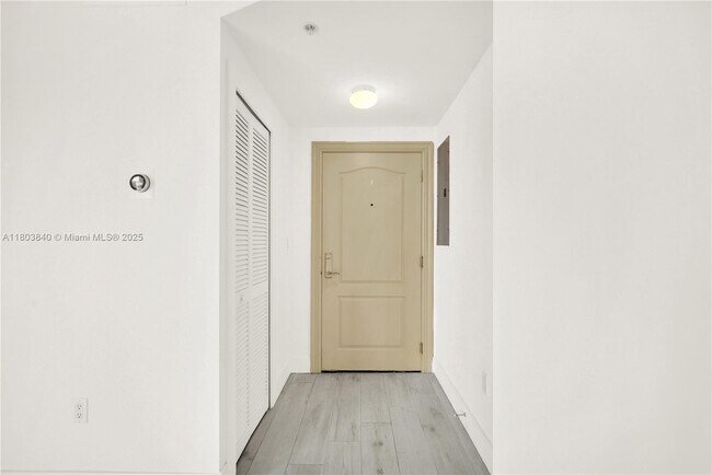 Building Photo - 2701 SW 3rd Ave