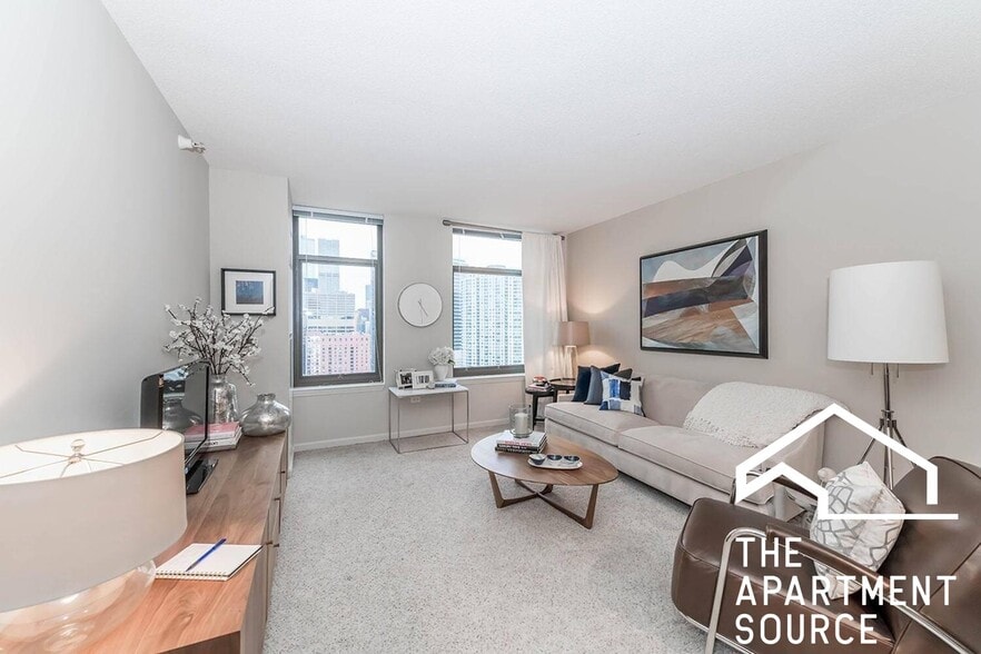 Building Photo - 353 N Desplaines St