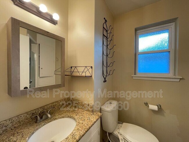 Building Photo - 9536 Bermuda Ave