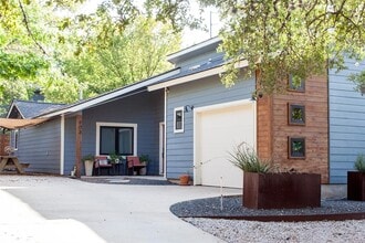 Building Photo - 903 Herndon Ln