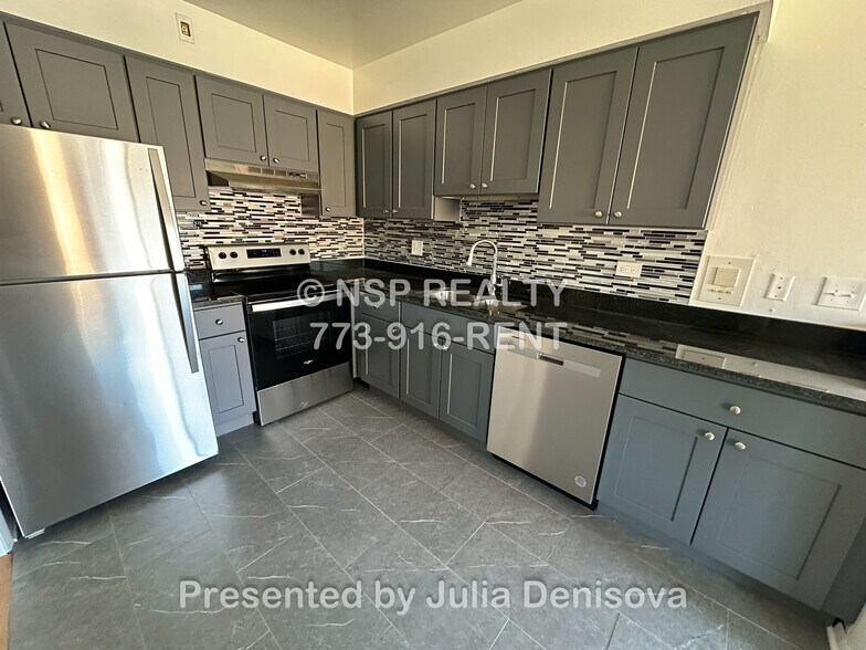 Primary Photo - 1653 Oakwood Ave