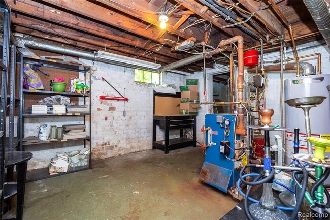Building Photo - 8911 Manor Ave