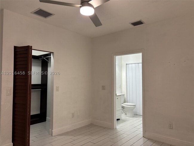 Building Photo - 1131 SW 86th Ave