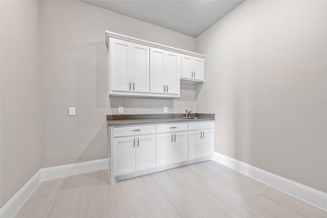 Building Photo - 813 Gallant Fox Trail