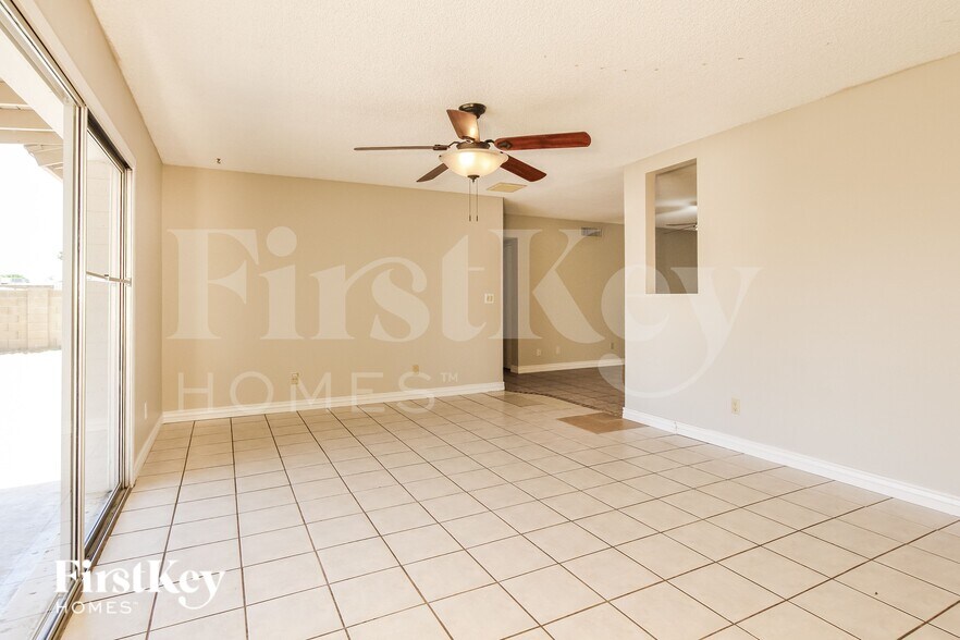 Building Photo - 5413 W Townley Ave