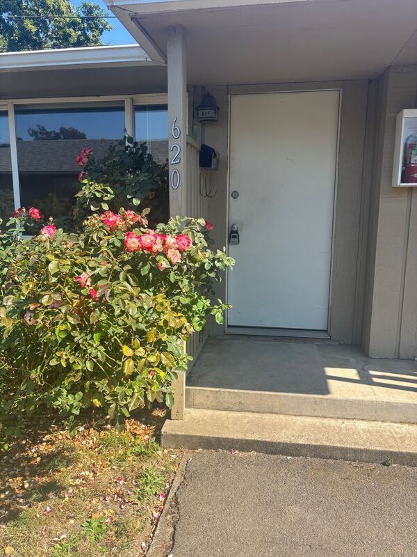 Building Photo - 620 E 19th Ave
