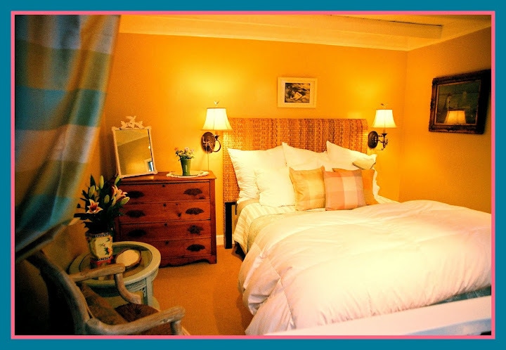 Cozy Bedroom - 137 4th St