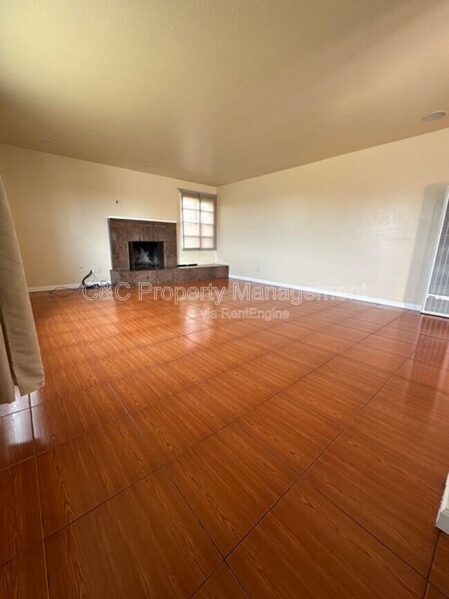 Building Photo - 1932 Lincoln St