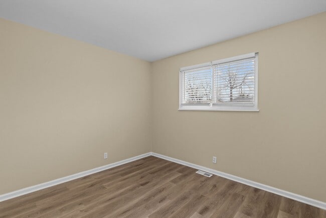 Building Photo - 615 Wren Dr
