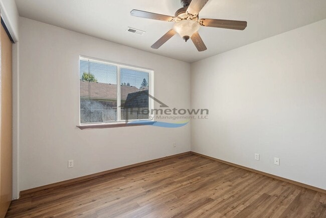 Building Photo - Two-Bed, Two-Bath Duplex with Garage in Co...