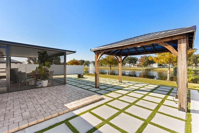 Building Photo - 3050 Mandolin Dr