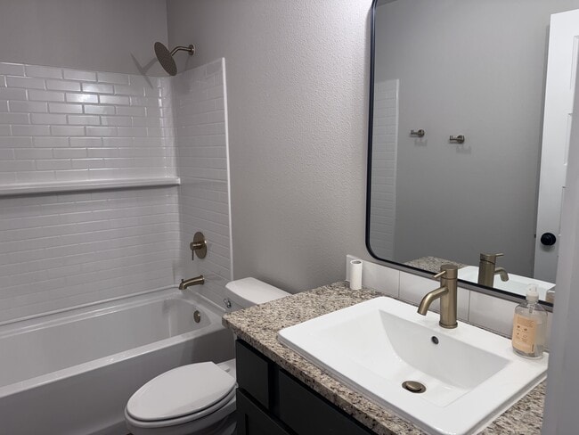 Building Photo - 520 Thicket Dr