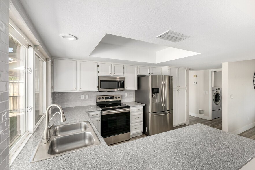 Building Photo - 908 S 78th Pl