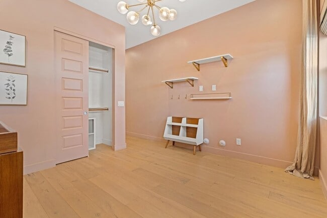 Building Photo - 4533 E Devonshire Ave