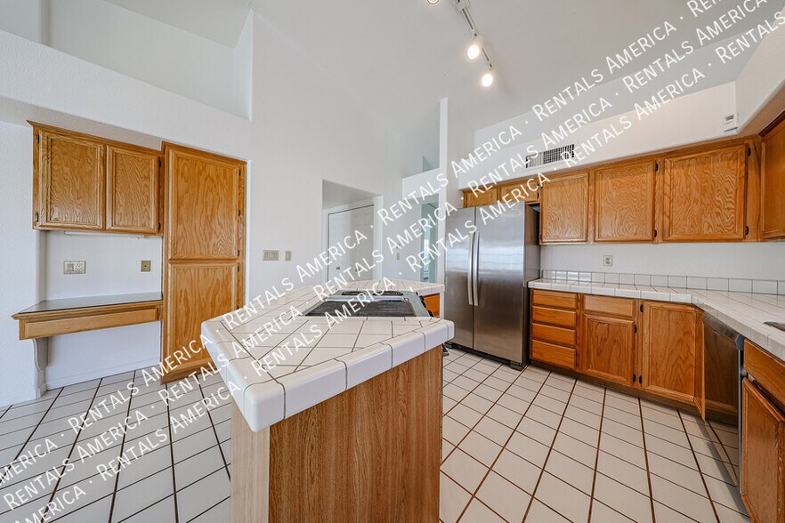 Building Photo - 15831 N 6th Ave