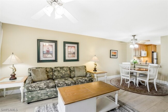 Building Photo - 228 Fox Glen Dr