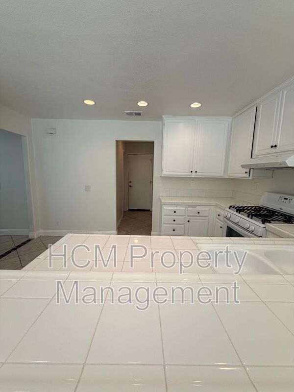 Building Photo - 827 S Shanada Ct