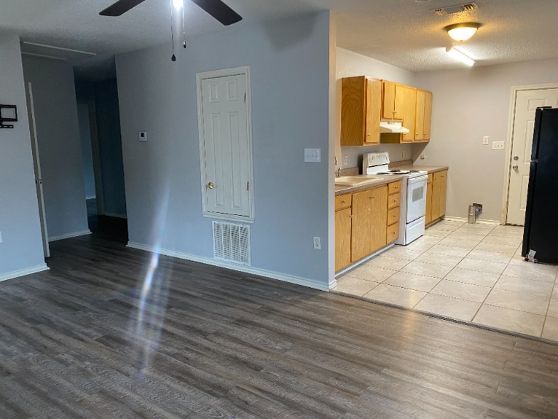 Building Photo - 2024 Olive St