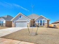 Building Photo - 623 Hackberry Ln