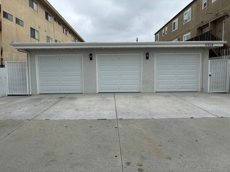 Building Photo - 12920 Roselle Ave