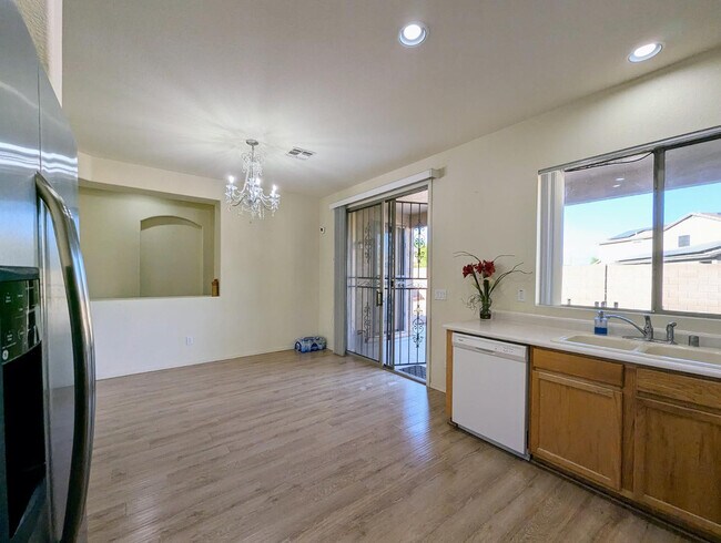 Building Photo - 5770 W Golden Ln