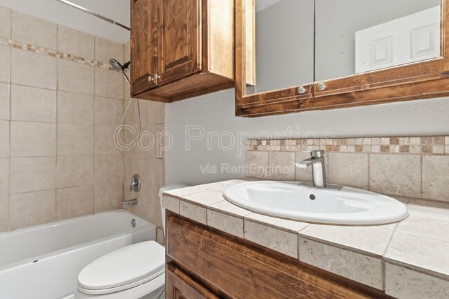 Building Photo - 9140 Sailfish Dr