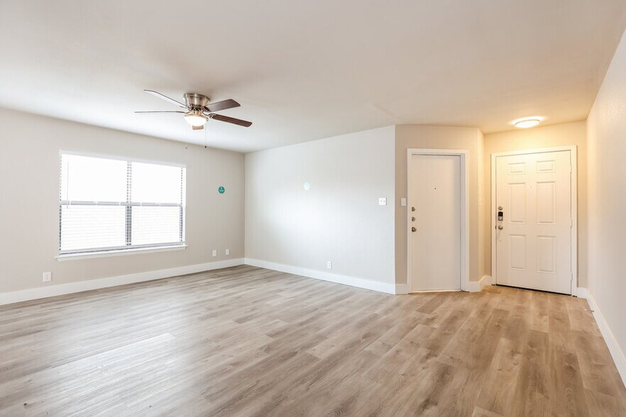 Building Photo - 8042 Swindow Cir