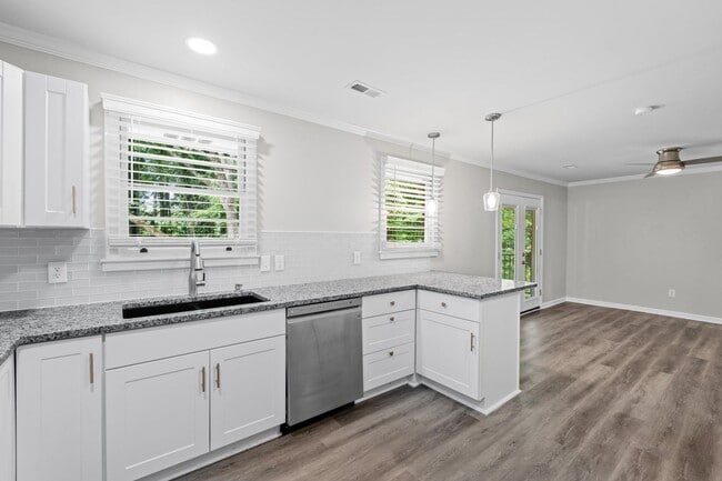 Building Photo - Charming, Newly Remodeled 3 BR, 1.5 BA Home with Fenced Yard on Large Private Lot