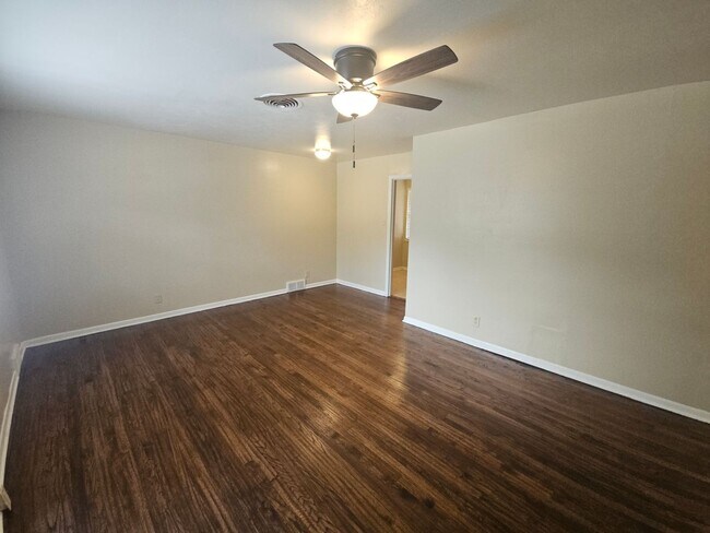 Building Photo - Cozy 2 bedroom 1 bathroom house with 1 car garage in North Richland Hills