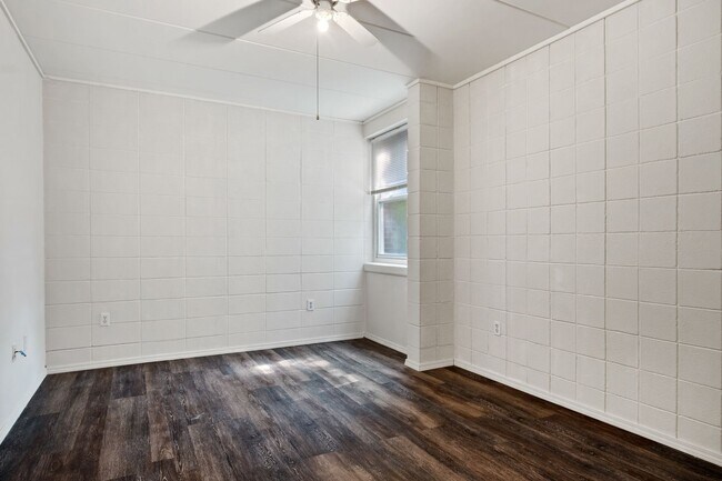 Building Photo - 3 bed/2 bath. Close to Campus. Pet Friendly.