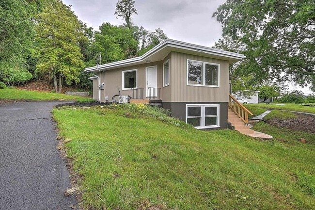 Building Photo - Renovated 3–4 Bedroom Home for Rent | 2,700+ Sq Ft | Bristol TN