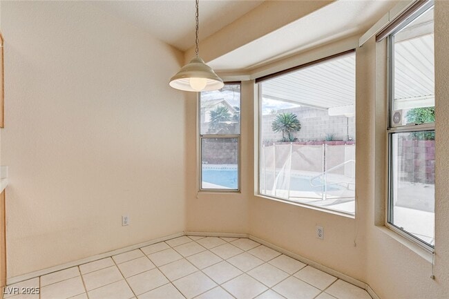 Building Photo - 114 E Tamarack Dr