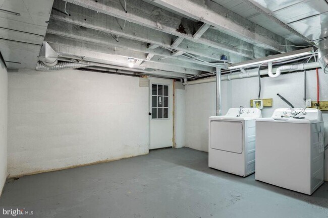 Building Photo - 139 W Germantown Pike