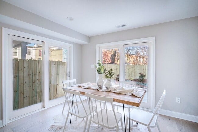 Building Photo - Natural-Light Stunner Near Eastern Market & Potomac Metro