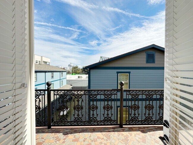 Building Photo - Jackson Square - 2 Bedroom, 2 Bathroom Condo