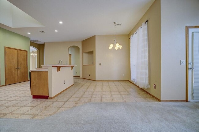 Building Photo - 913 Elm Creek Dr