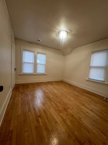 Building Photo - 2033 S 82nd St