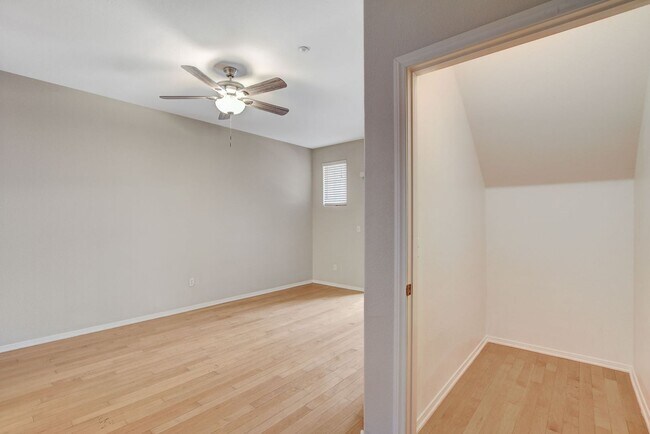 Building Photo - Beautiful  2bed 2bath Gated Community